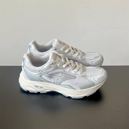 Mizuno Racer S