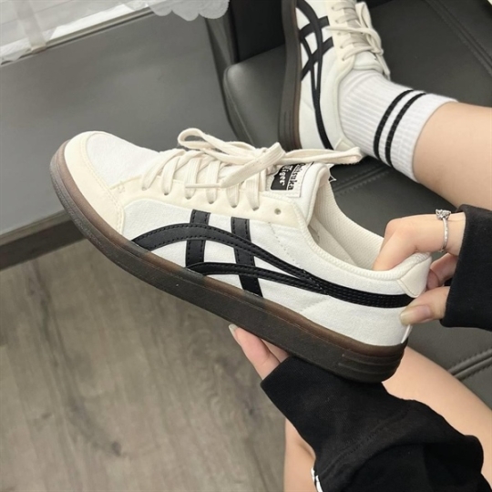 Onitsuka Tiger Advanti "Cream White Black"