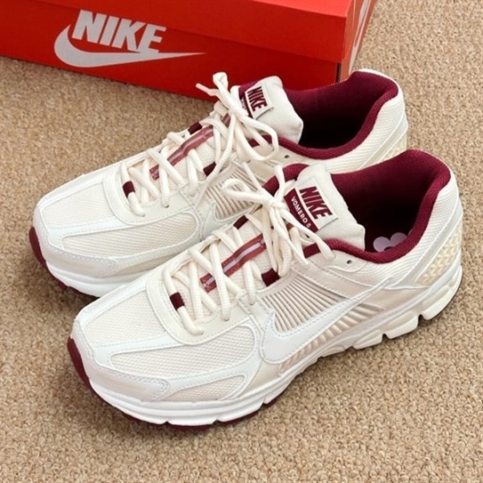 Nike Air Zoom Vomero 5 "Valentine's Day"