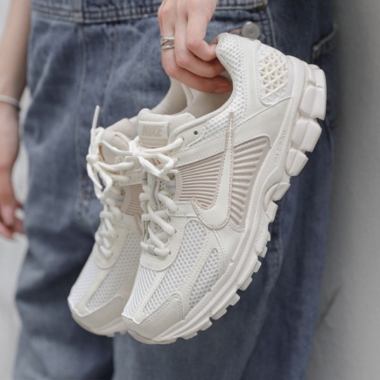 Nike Air Zoom Vomero 5 "Orewood Brown"